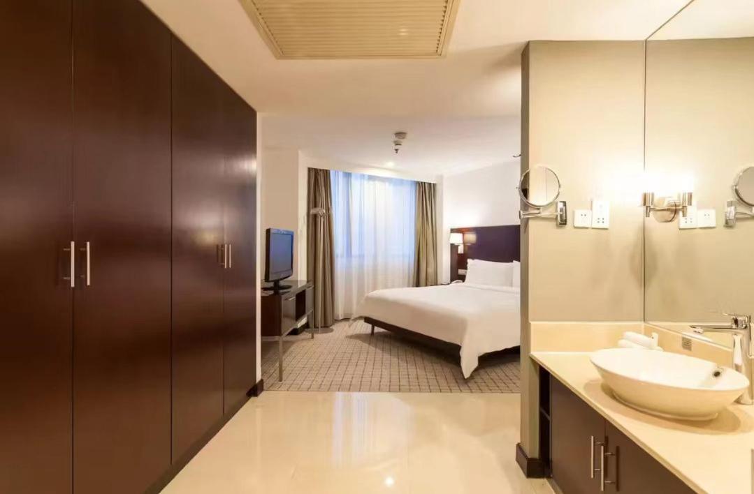 Holiday Inn Shanghai Vista, an IHG Hotel Bagian luar foto